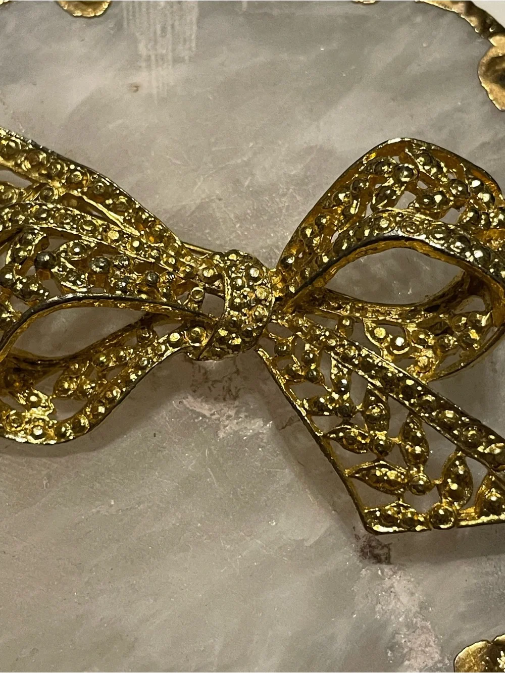 Vintage Gold Tone Large Bow Brooch #8595